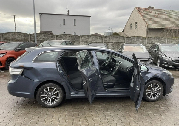 Toyota Avensis cena 29900 przebieg: 124400, rok produkcji 2013 z Chorzów małe 121